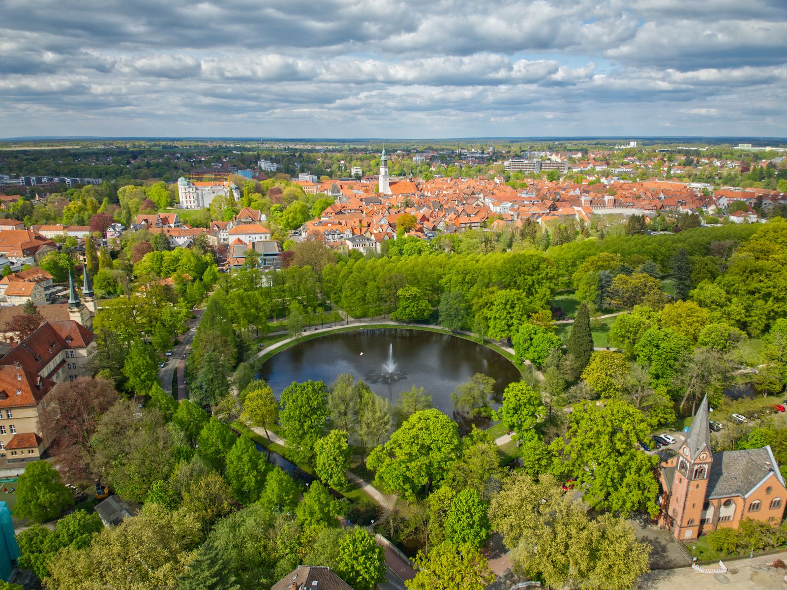 Innenstadt mit Gartenteich